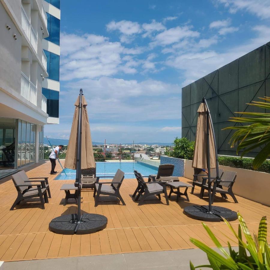 Aparthotel Inspiria Abreeza Davao City Esterno foto